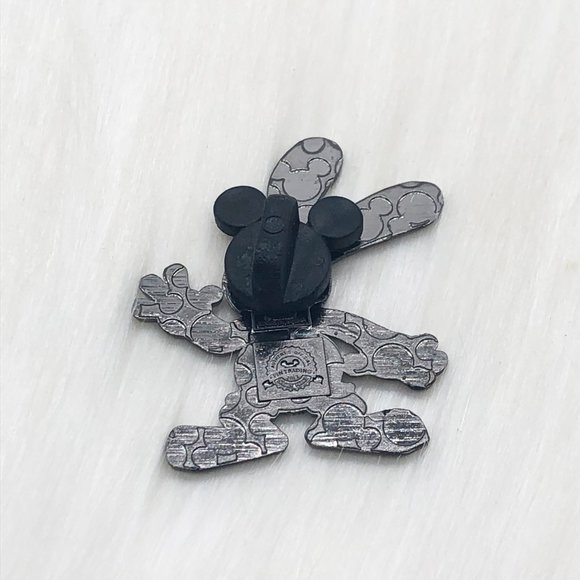 🔮 5/$25 Disney Oswald The Lucky Rabbit Pin - Picture 3 of 3